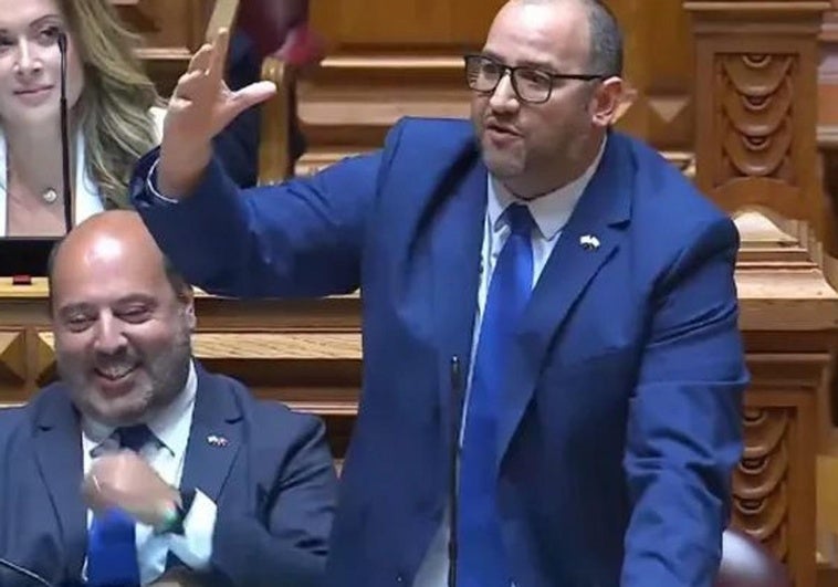 Escándalo en Portugal: un exdiputado de extrema derecha robaba maletas en el aeropuerto y vendía la ropa en internet