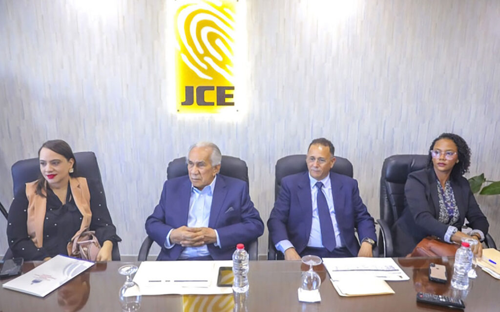 CONAPE Y JCE aúnan esfuerzos para entrega de la nueva cédula a envejecientes