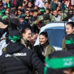 Hamás convierte en un espectáculo islamista el intercambio de rehenes con Israel
