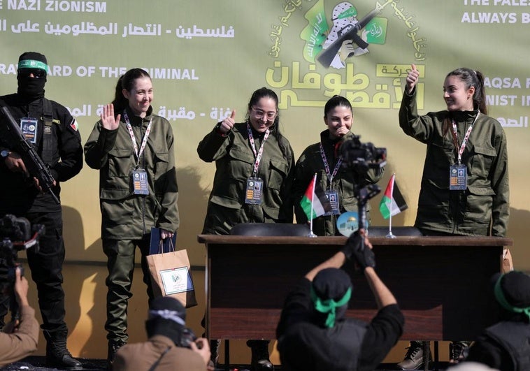 Hamás libera a las cuatro soldados de Israel que había acordado en el segundo intercambio de rehenes tras el alto al fuego