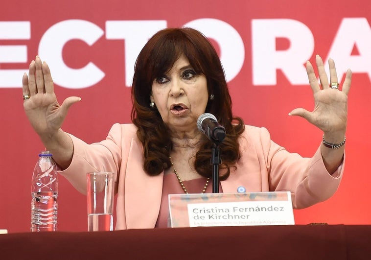 Milei firma un proyecto que puede impedir la candidatura de Cristina Kirchner