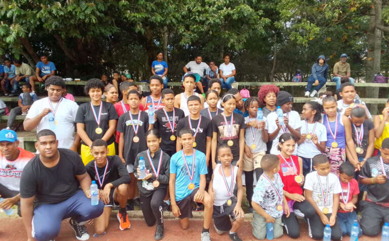 Celebran 1er torneo de atletismo infantil y juvenil en SFM