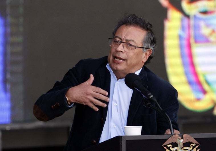 Petro impide el aterrizaje de aviones de EE.UU. con deportados y Trump responde congelando la expedición de visas en Bogotá