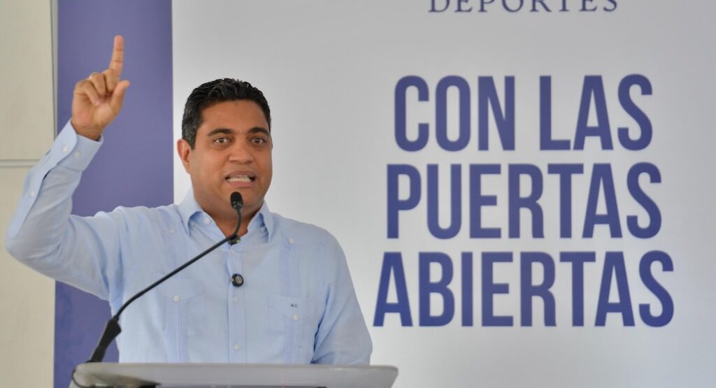 Ministro Kelvin Cruz anuncia inversión de 2 mil millones en obras deportivas en el 2025