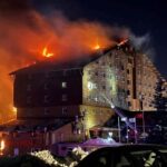 Al menos 66 muertos en el incendio de un hotel en una estación de esquí en Turquía