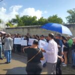 Realizan protesta frente al local de la ADP contra paro de docencia