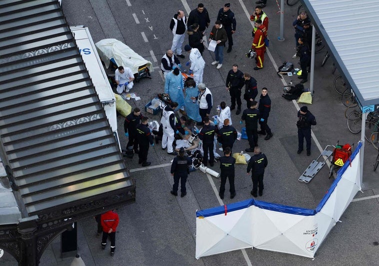 Dos heridos por disparos en una estación de París durante una intervención para impedir pintadas de esvásticas