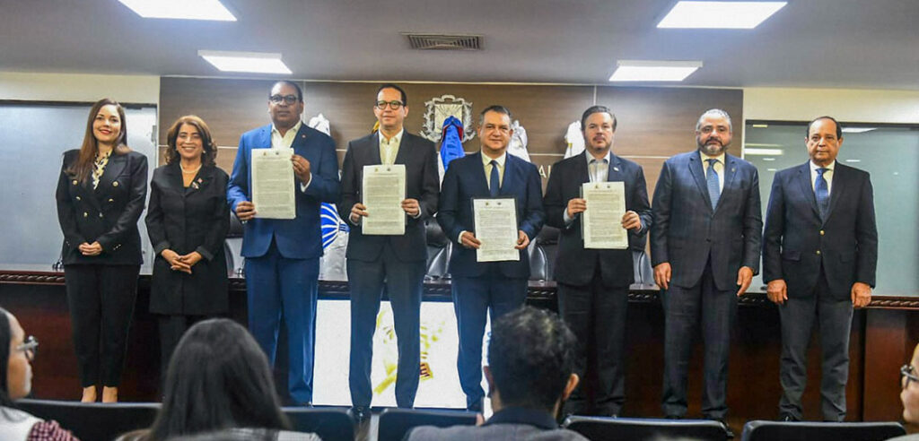 JCE y Burocracia Cero firman acuerdo para interoperabilidad del Sistema Nacional de Registro Civil