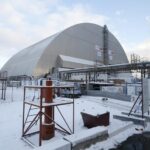 Zelenski denuncia el ataque de un dron ruso con explosivos que ha impactado en la central nuclear de Chernóbil