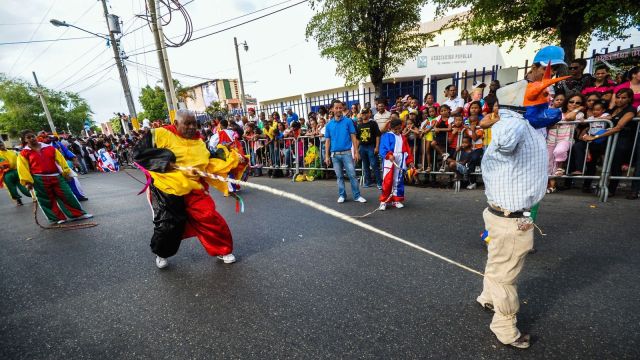 Gold Quest y asociacion de carnavaleros firman acuerdo de apoyo al carnaval Barriga Verde