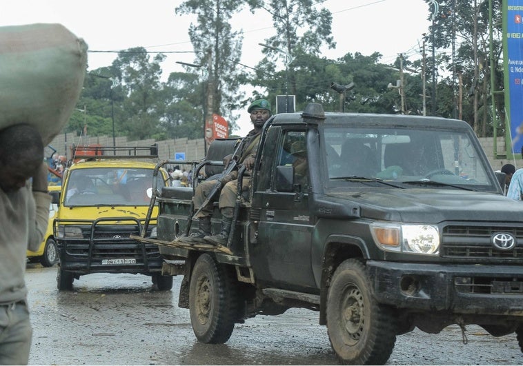 La guerrilla del M-23 toma un aeropuerto clave del Congo mientras su presidente busca ayuda exterior