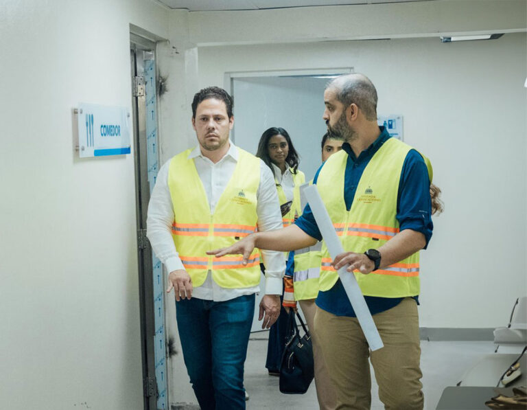 Ministro Bonilla supervisa etapa final de remozamiento del Hospital Municipal de Jarabacoa