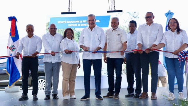 Abinader en San Juan inaugura infraestructuras viales, destacamento policial, nave de zona franca y proyecto de fibra óptica