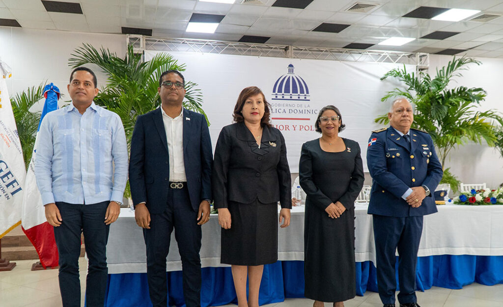 Interior y Policía gradúa 722 técnicos formados mediante escuelas vocacionales