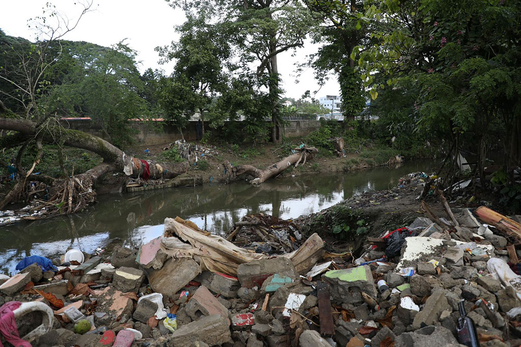 El Río Jaya continúa tristemente agonizando