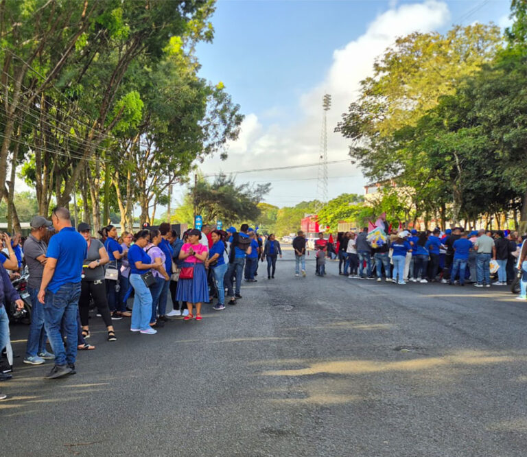 La docencia pública continúa paralizada en SFM, profesores realizan protesta en Medio Ambiente