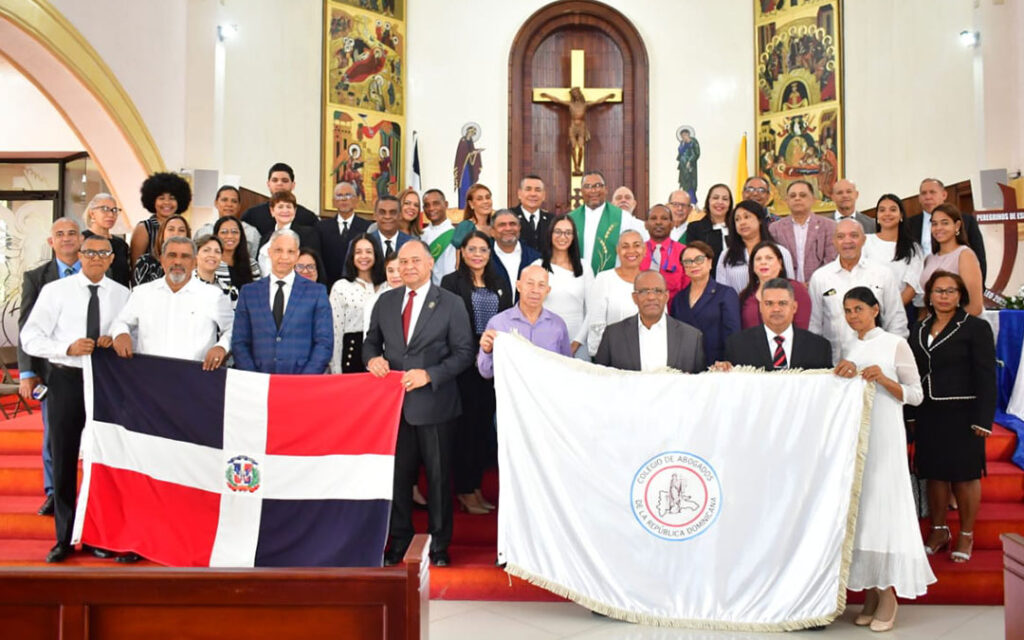 Seccional Duarte del Colegio Abogados celebran su día con misa y ofrenda floral