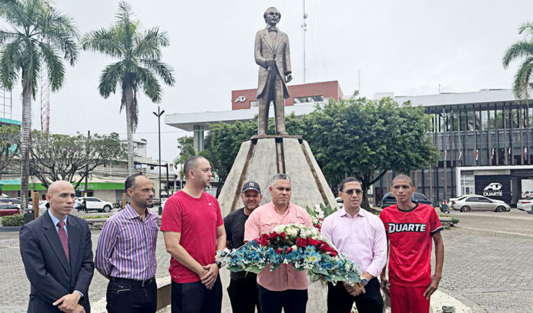 Club Juan Pablo Duarte inicia su 54 aniversario con ofrenda floral al Padre de la Patria