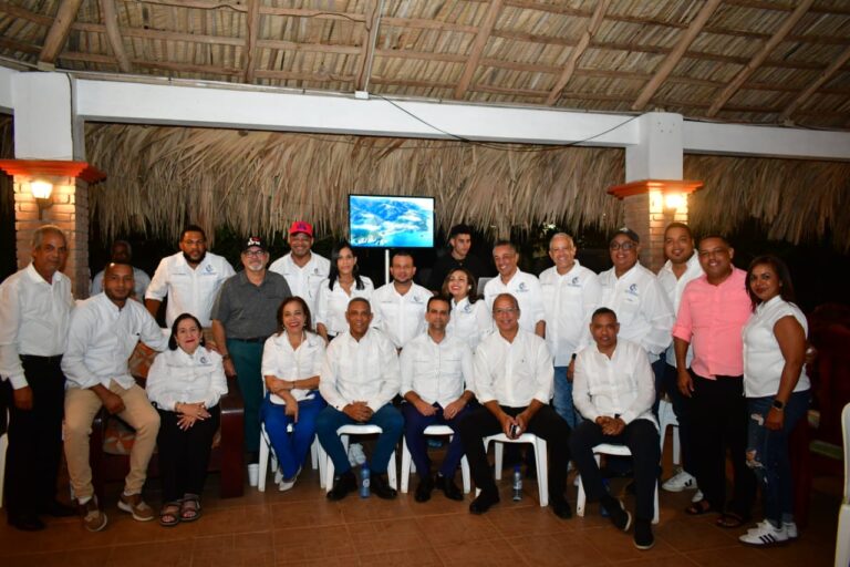 Frente Profesional de la Construcción celebra su primer aniversario; reconoce líderes del PRM