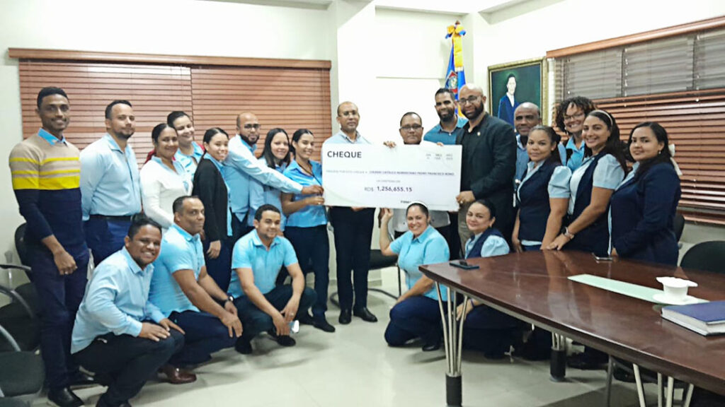 Colegio Nordestano Pedro Francisco Bonó recibe más RD$2 millones por su Calidad Educativa