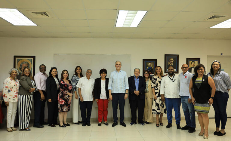 Luis Miguel De Camps sostiene encuentro con el Foro Socioeducativo; aborda desafíos y oportunidades para la calidad educativa