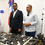 Interior y Policía recibe 94 armas de fuego entregadas por Fiscalía de Santo Domingo Oeste, eran cuerpo de delito