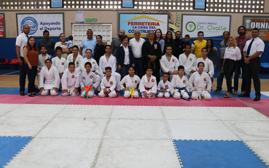 Club San Martín celebra 50 años con exhibición y competencia de karate