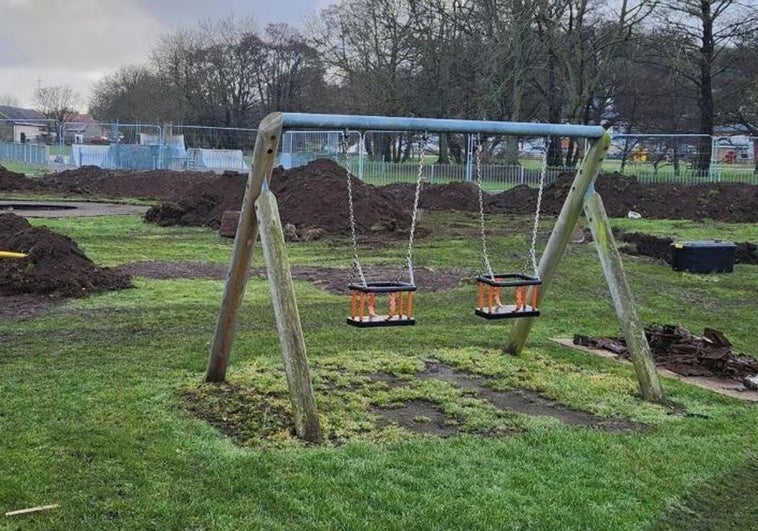 Hallan 176 bombas de la Segunda Guerra Mundial debajo de un parque infantil en Reino Unido