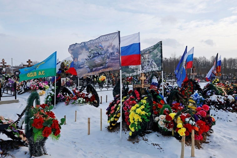 En el cementerio de los soldados caídos de Putin