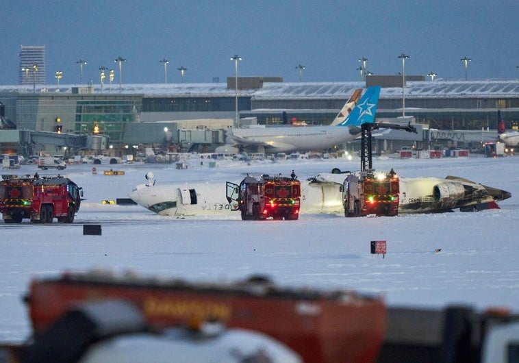 «Aterrizábamos con normalidad y al minuto estábamos boca abajo»: supervivientes del accidente de Toronto relatan el 'milagro'