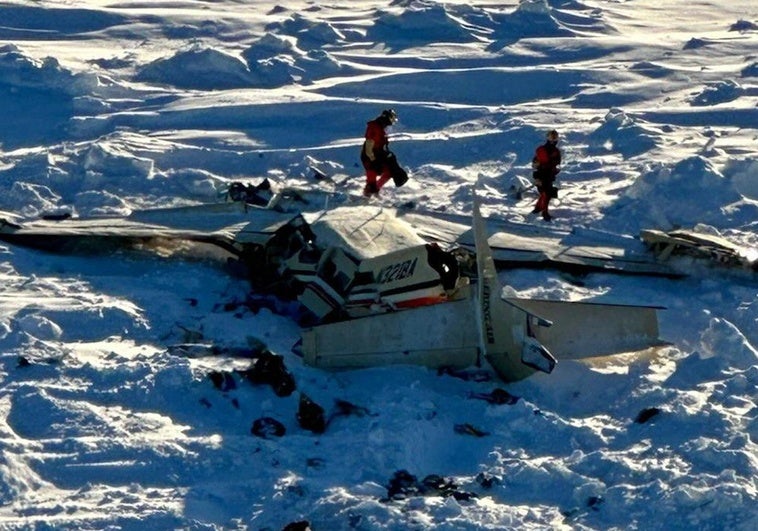 Al menos tres muertos en un accidente aéreo en Alaska tras hallar estrellado el avión desaparecido