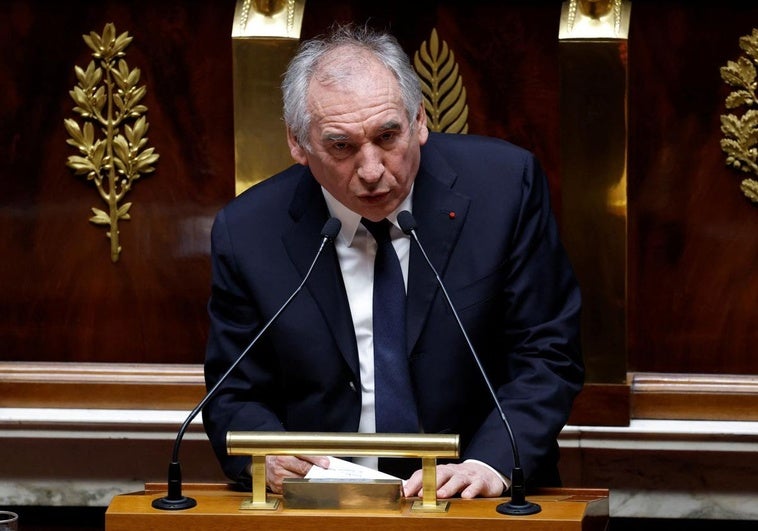 Bayrou fuerza la aprobación de los presupuestos en Francia y la izquierda presenta una nueva moción de censura