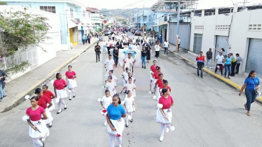 Grupo Cultural de Bastón Ballet y Redoblante apoyado por CoopSanRafael Participa en Desfile por el 181 Aniversario de la Independencia Nacional