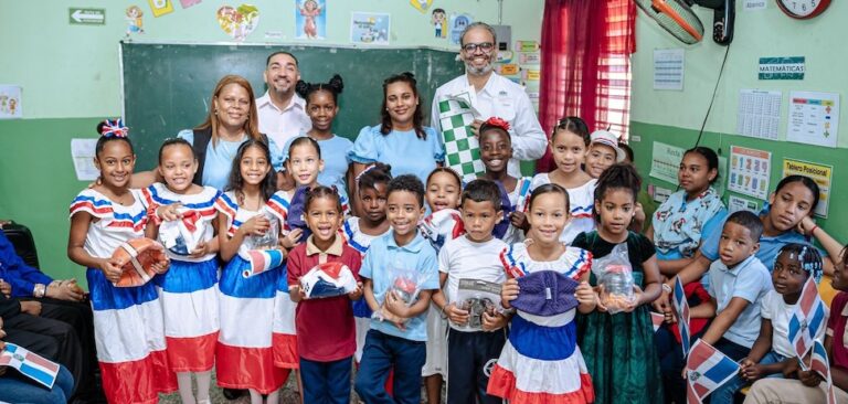 INEFI imparte charla y entrega utilería en escuela Agustín Rivera de Las Guáranas