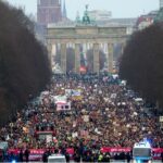 Multitudinaria manifestación exige en Berlín mantener el cordón sanitario contra la extrema derecha