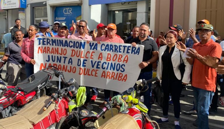 Campesinos y el movimiento social realizan multitudinario piquete frente al ayuntamiento y la gobernación en SFM para reclamar la construcción de la cartera Naranjo Dulce Río Boba