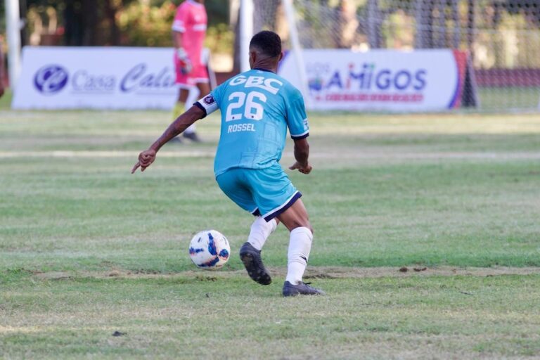 El Fútbol hace su Gran Retorno a Salcedo: Una Fiebre Imparable