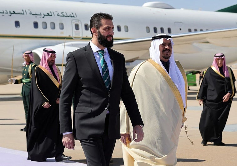 El presidente interino sirio visita Arabia Saudí en su primer viaje oficial al extranjero