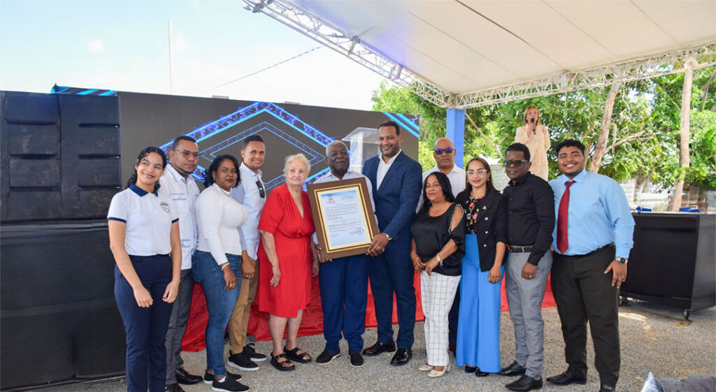 Wellington Lewis Anderson es honrado por su legado educativo; Alcaldía de Nagua y Senado de la República le reconocen en su 92 cumpleaños