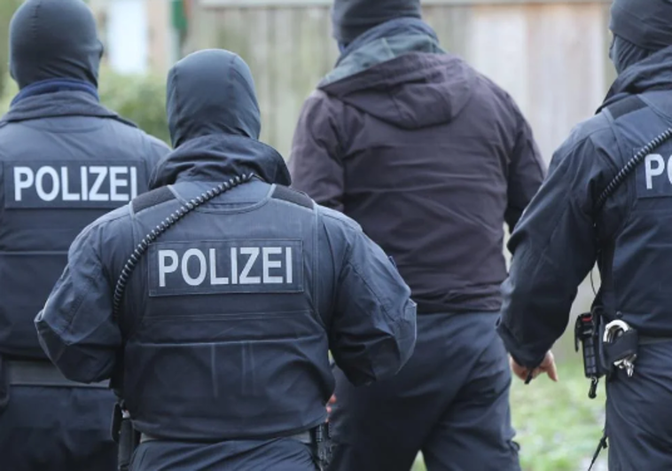 Al menos tres heridos en un tiroteo en el exterior del Tribunal Regional de Bielefeld, en Alemania