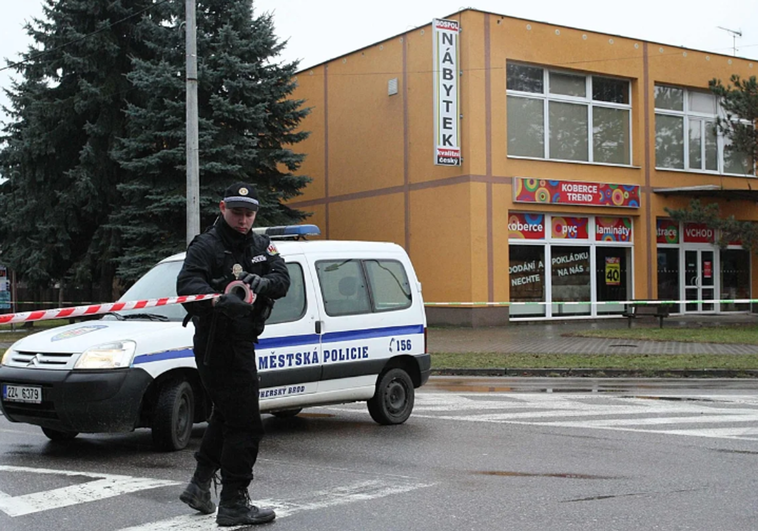 Dos muertos en un ataque con arma blanca en una tienda de un centro comercial en República Checa