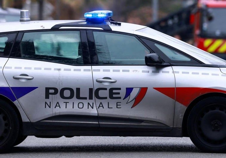 La Policía francesa abate a un hombre armado con dos cuchillos a las afueras de París