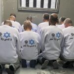 Israel libera a 369 presos palestinos con un mensaje en su ropa: «Ni olvidamos  ni perdonamos»