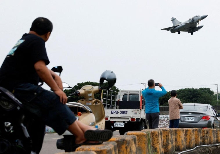 Taiwán detecta 24 aviones chinos mientras un barco canadiense transita por sus aguas