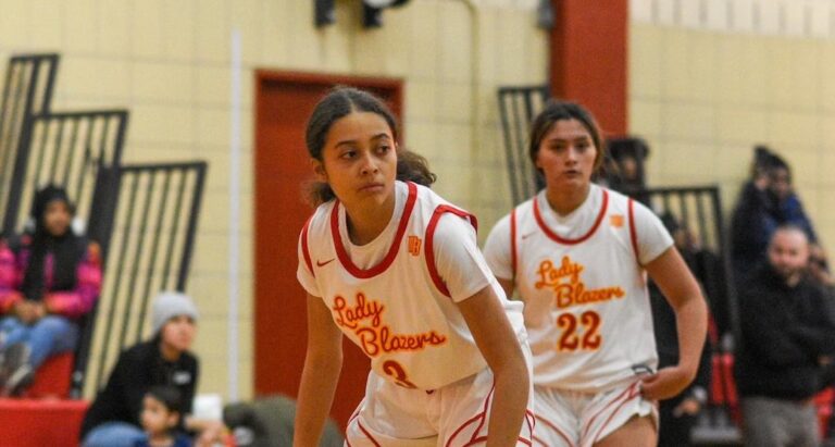 Dominicana Leía Pérez Dominante en los PSAL playoffs en ciudad de New York