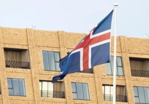 Dimite la ministra de Educación e Infancia de Islandia tras saberse que tuvo un hijo con un adolescente