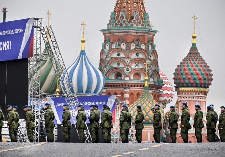 La inteligencia estadounidense afirma que Rusia y China están intentando reclutar a empleados federales