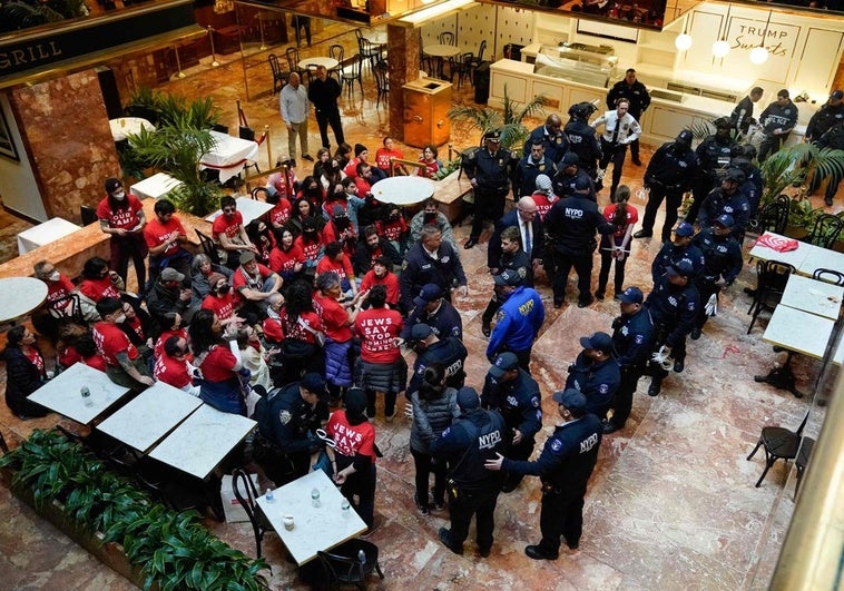 Casi un centenar de detenidos por protestar en la Torre Trump contra el arresto de un activista propalestino