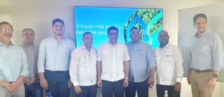 Alcalde Dío Astacio visita planta de tratamiento de desechos sólidos de Móvil Soluciones