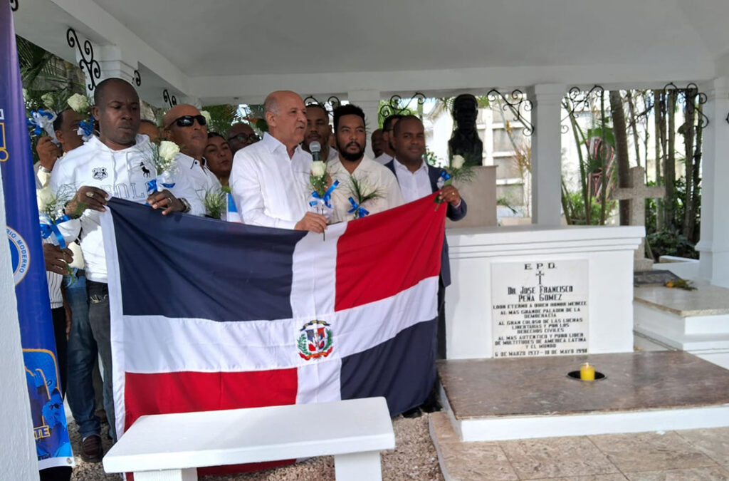 Hipólito Mejía encabeza actos conmemoración natalicio 88 del líder político Dr. José Francisco Peña Gómez